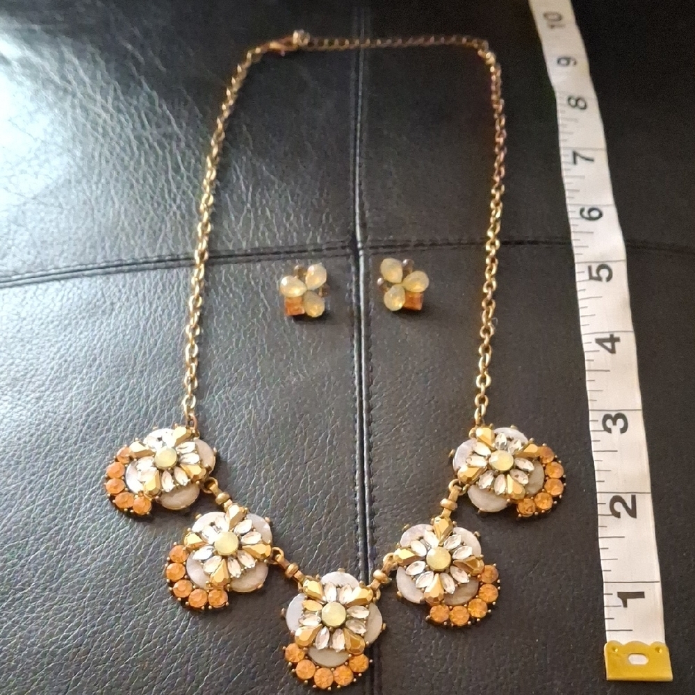 Chic Floral Gold and Orange Necklace Set